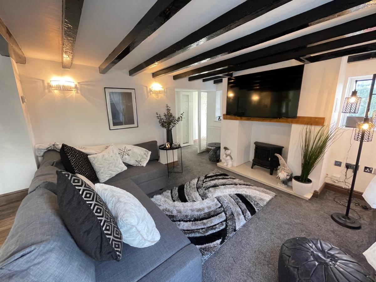 Tollgate House - Luxury Cozy Cottage - Huge Hot Tub - Alton Towers Cheadle  Ngoại thất bức ảnh