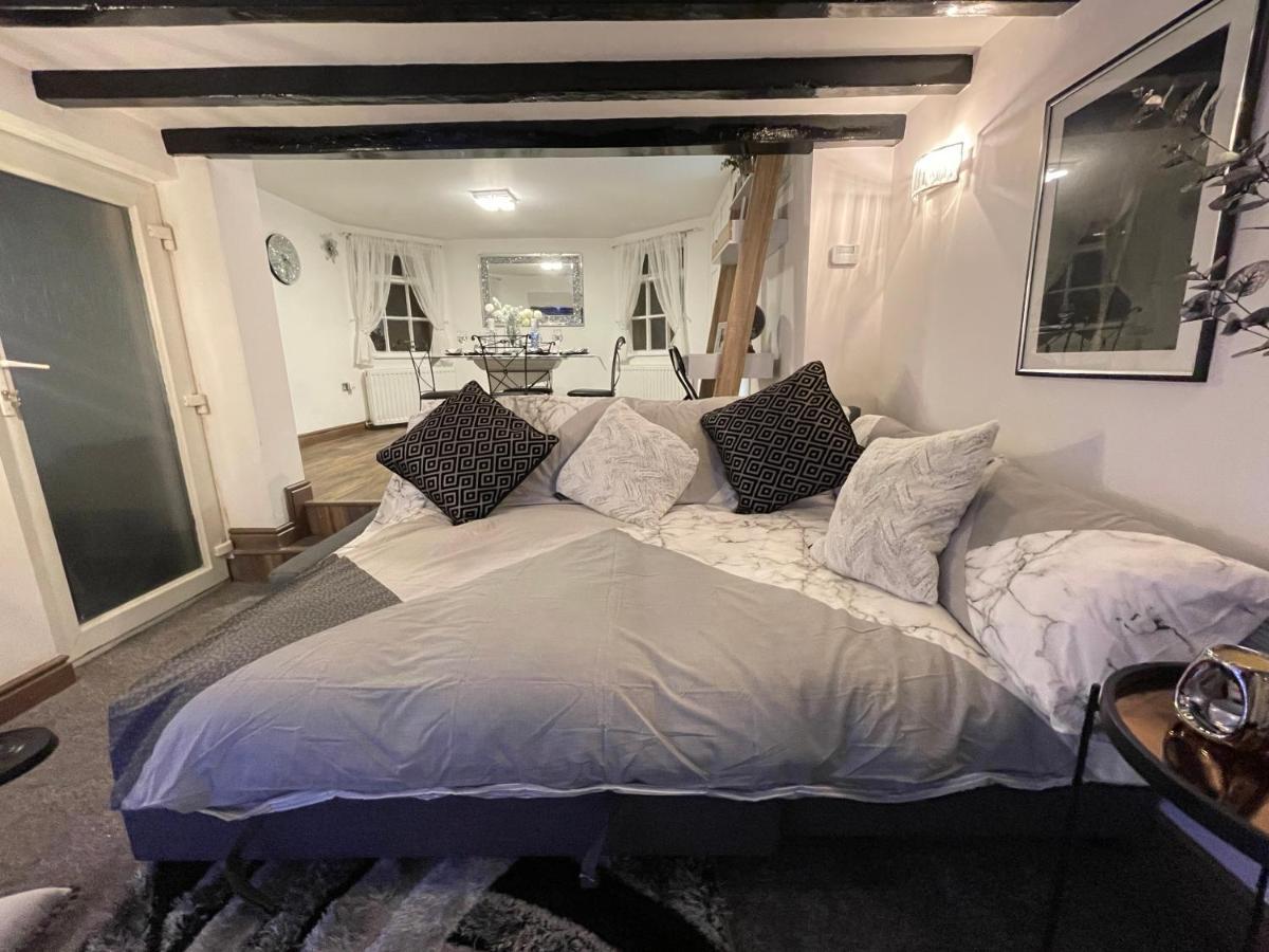 Tollgate House - Luxury Cozy Cottage - Huge Hot Tub - Alton Towers Cheadle  Ngoại thất bức ảnh
