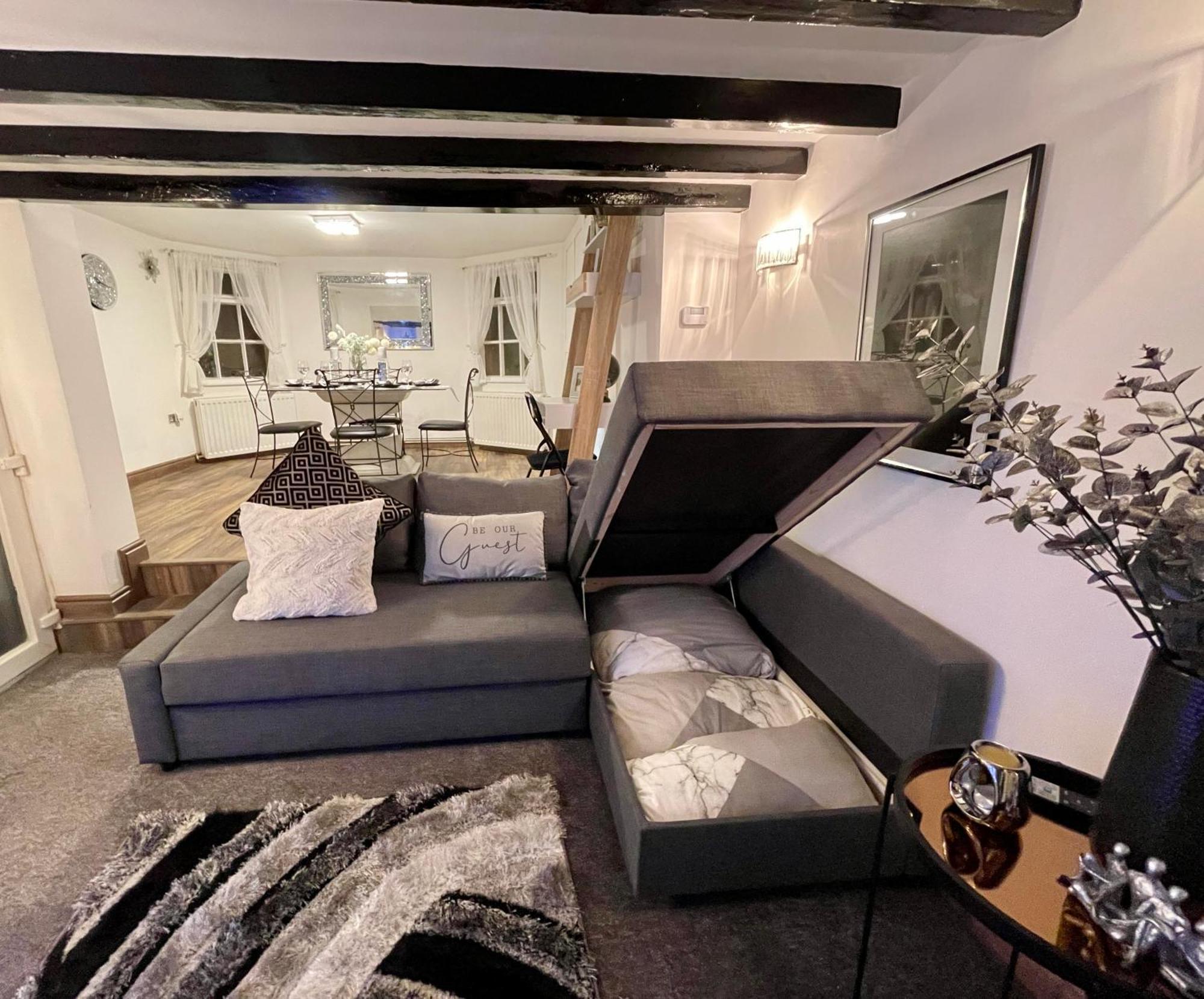Tollgate House - Luxury Cozy Cottage - Huge Hot Tub - Alton Towers Cheadle  Ngoại thất bức ảnh