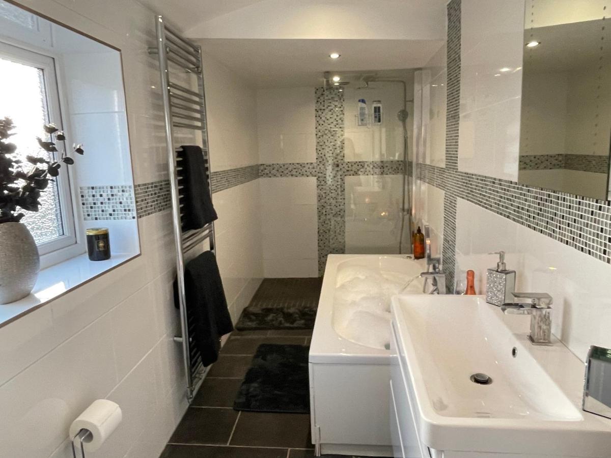 Tollgate House - Luxury Cozy Cottage - Huge Hot Tub - Alton Towers Cheadle  Ngoại thất bức ảnh