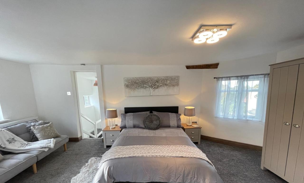 Tollgate House - Luxury Cozy Cottage - Huge Hot Tub - Alton Towers Cheadle  Ngoại thất bức ảnh